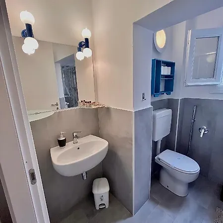 Piazza Vittoria Historic Netflix Penthouse Lägenhet